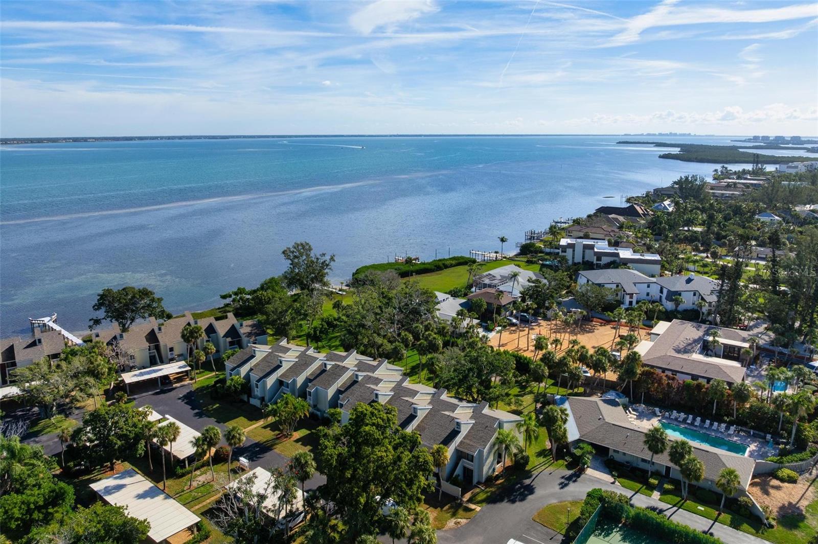 THE BANYAN BAY CLUB - Residential