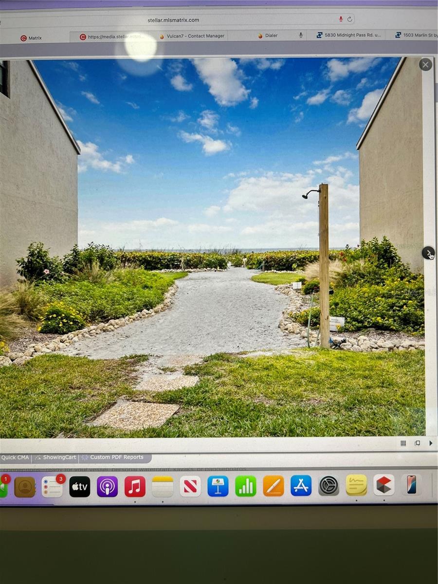 THE BANYAN BAY CLUB - Residential