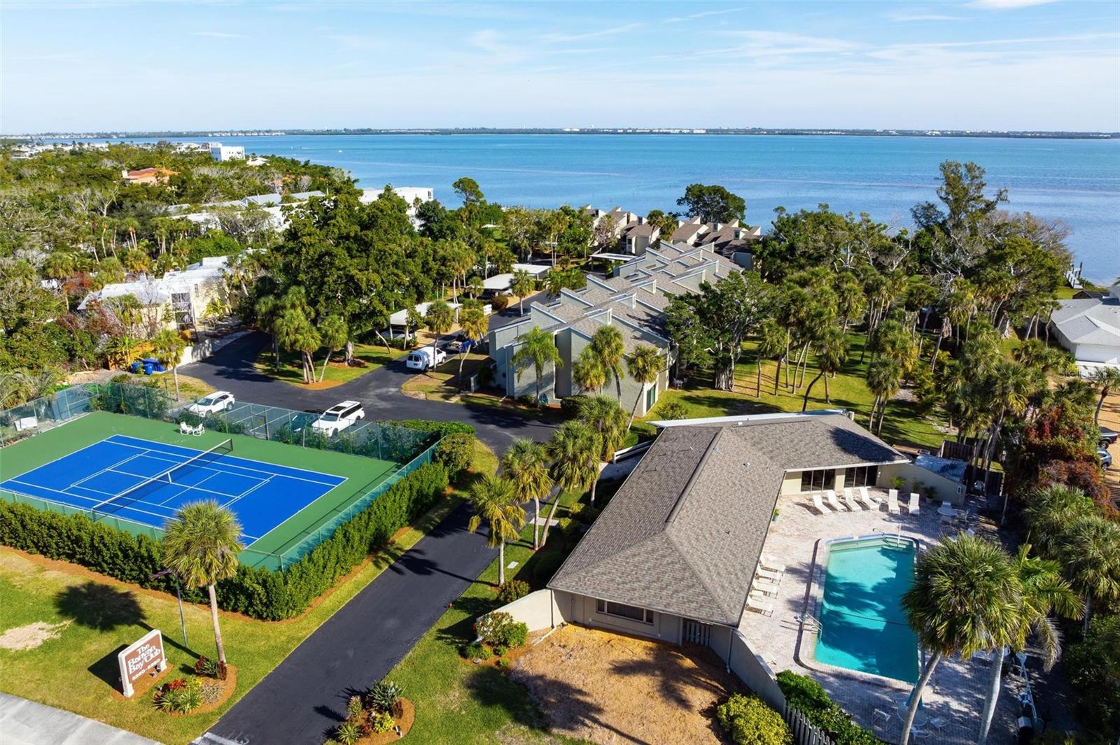 THE BANYAN BAY CLUB - Residential