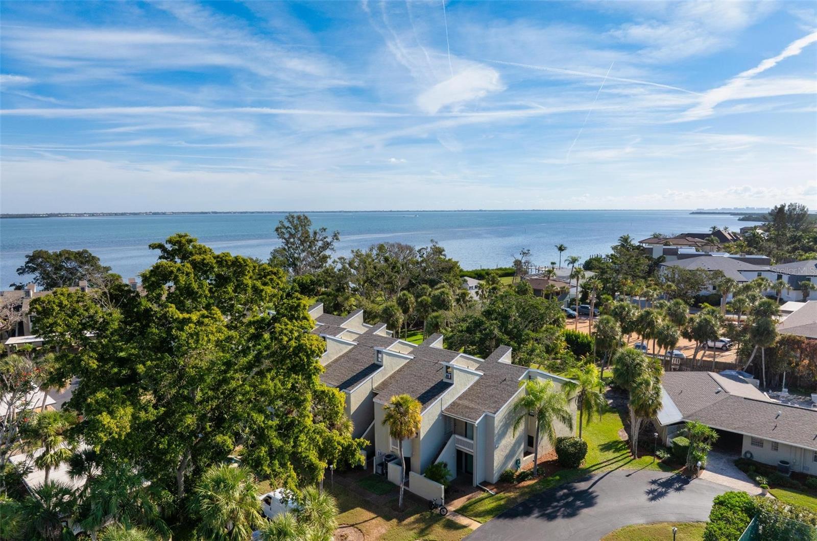 THE BANYAN BAY CLUB - Residential