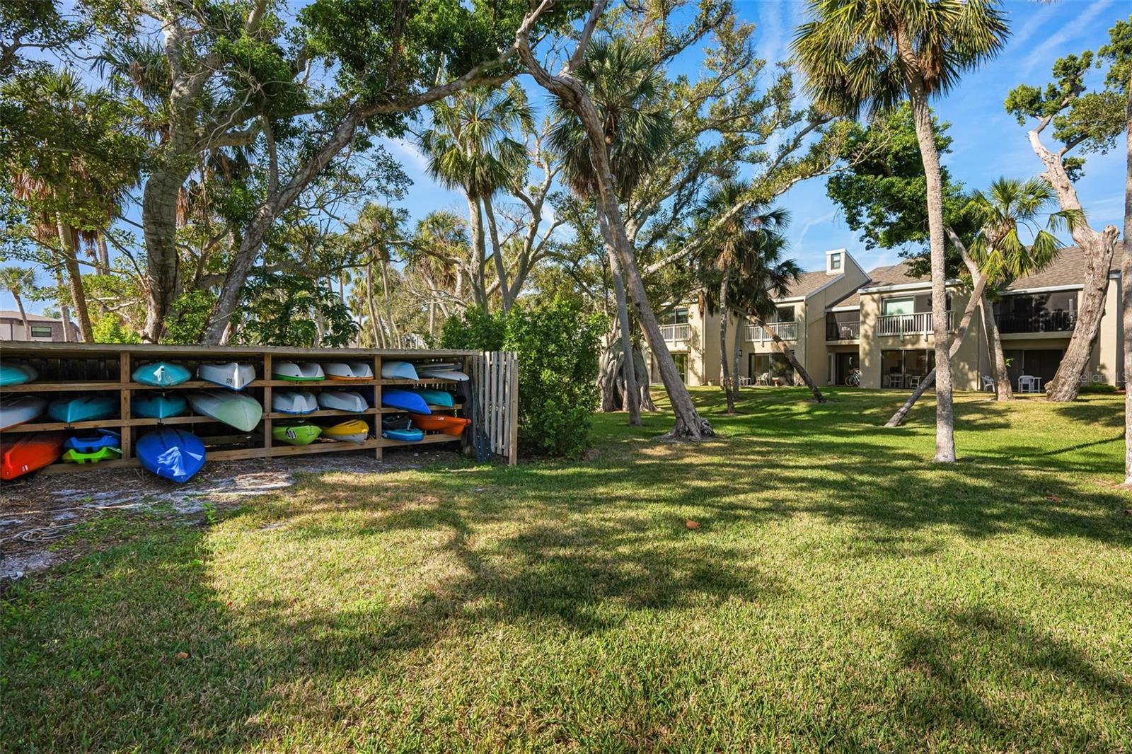 THE BANYAN BAY CLUB - Residential