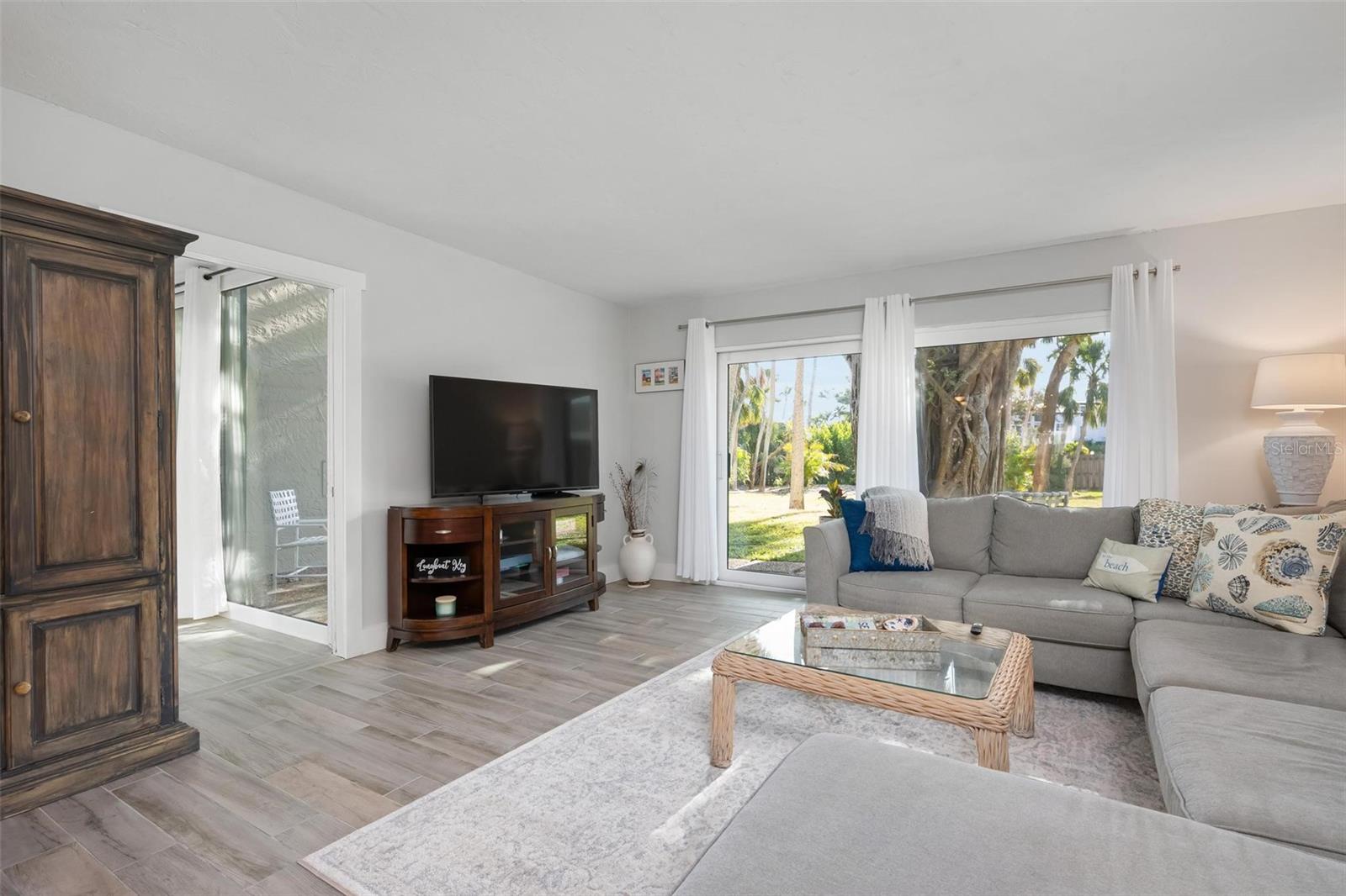 THE BANYAN BAY CLUB - Residential