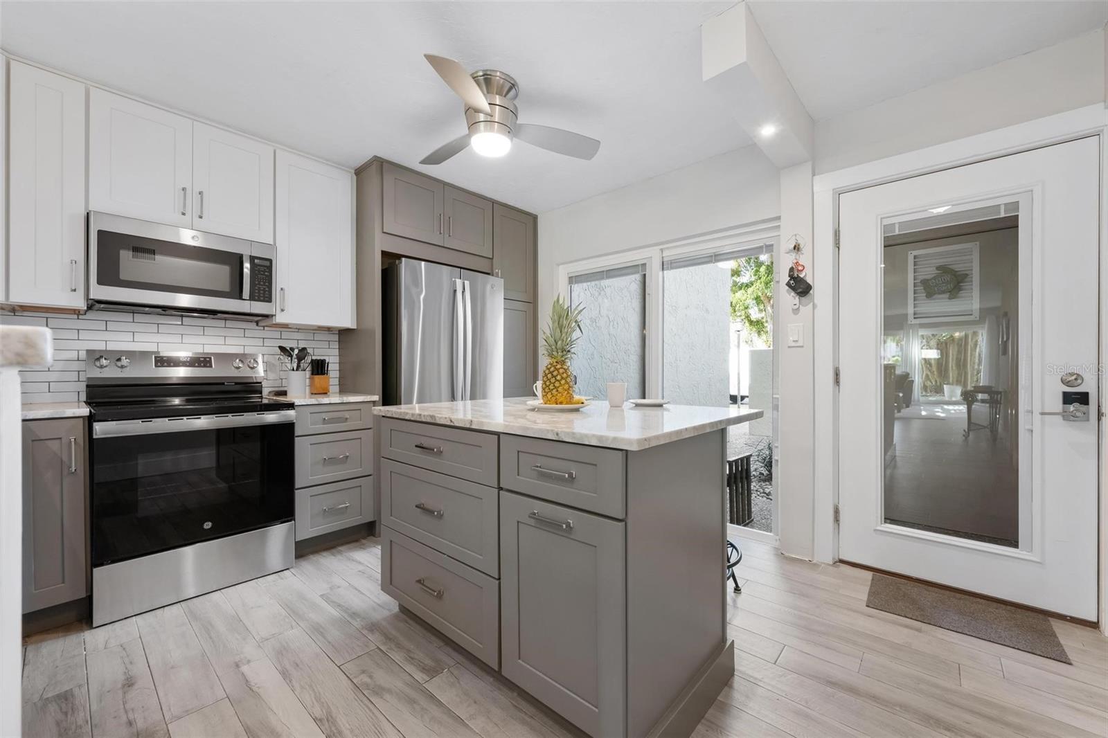 THE BANYAN BAY CLUB - Residential