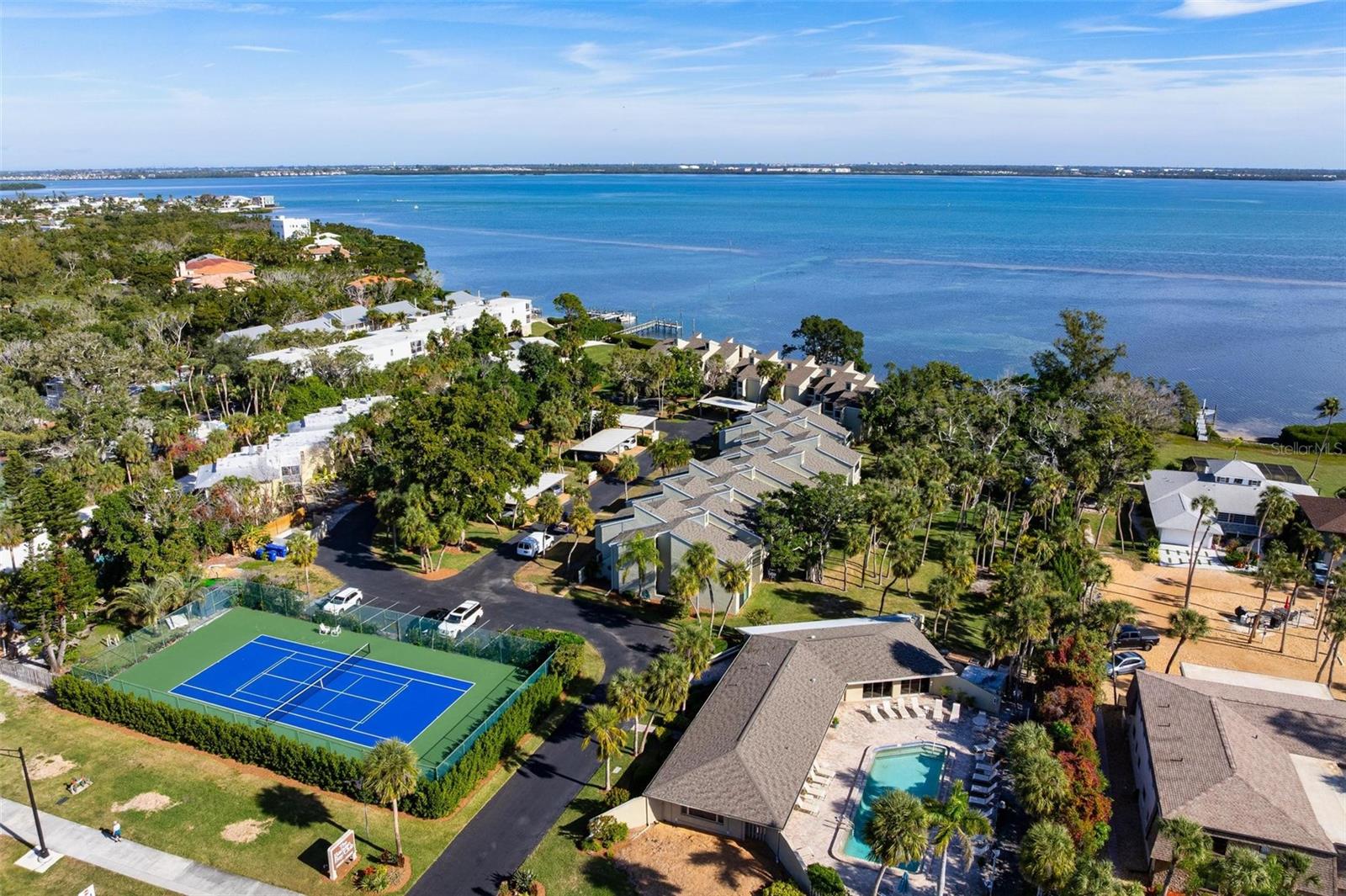 THE BANYAN BAY CLUB - Residential