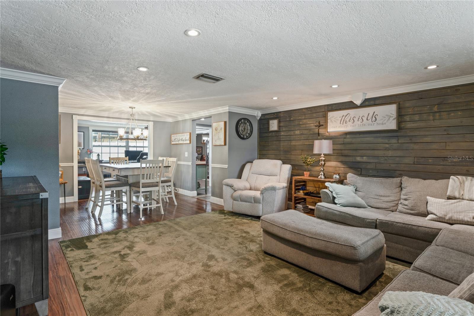 COLONIAL HILLS - Residential