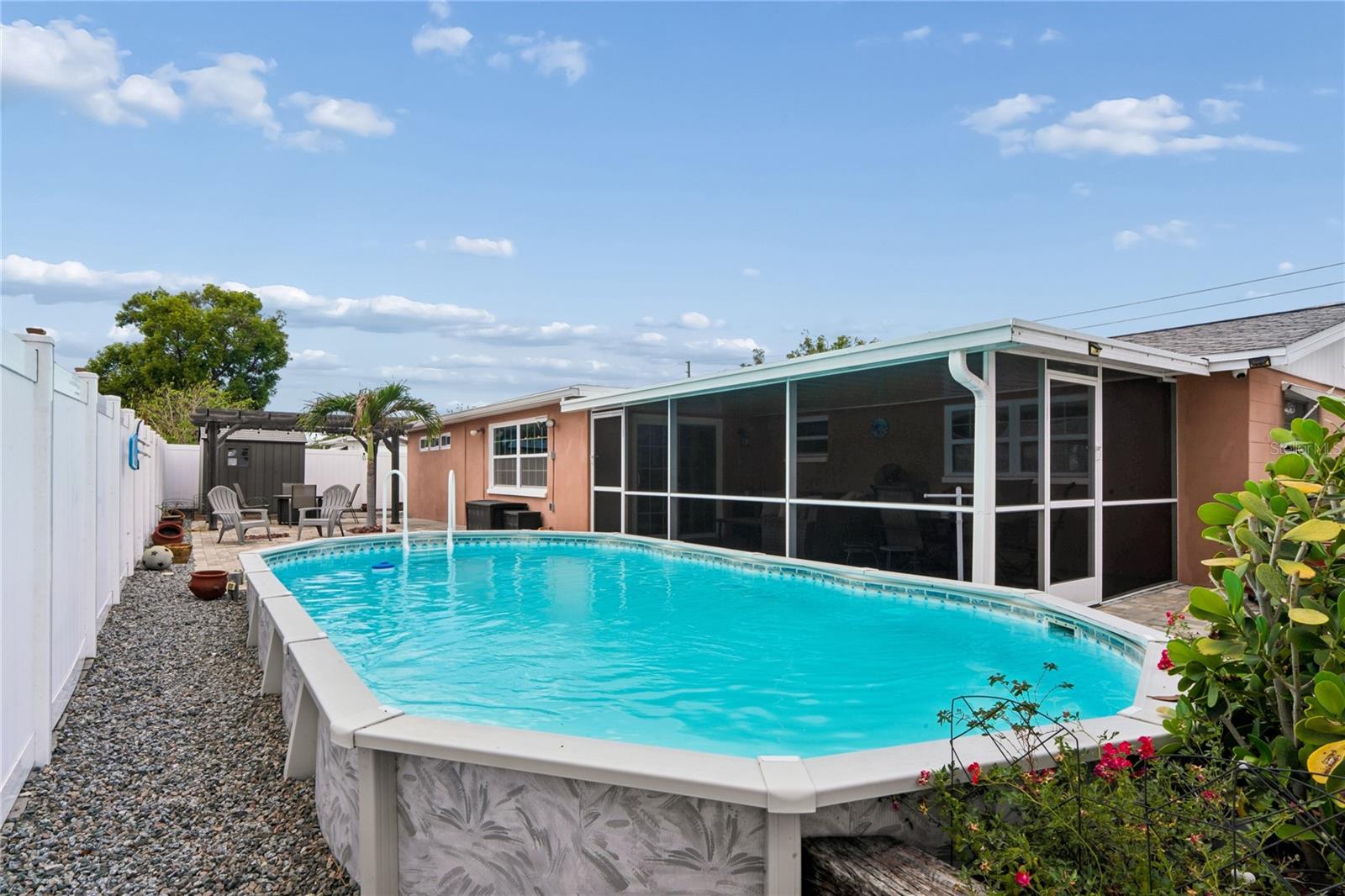 COLONIAL HILLS - Residential