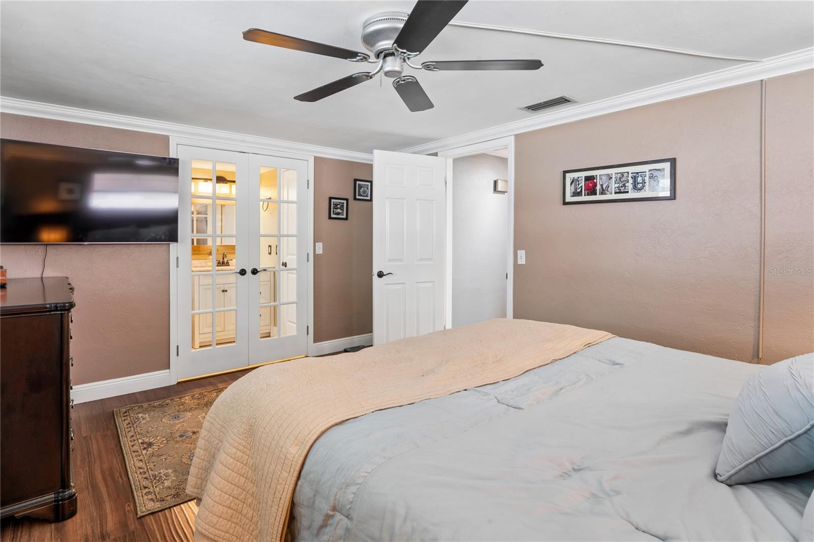 COLONIAL HILLS - Residential