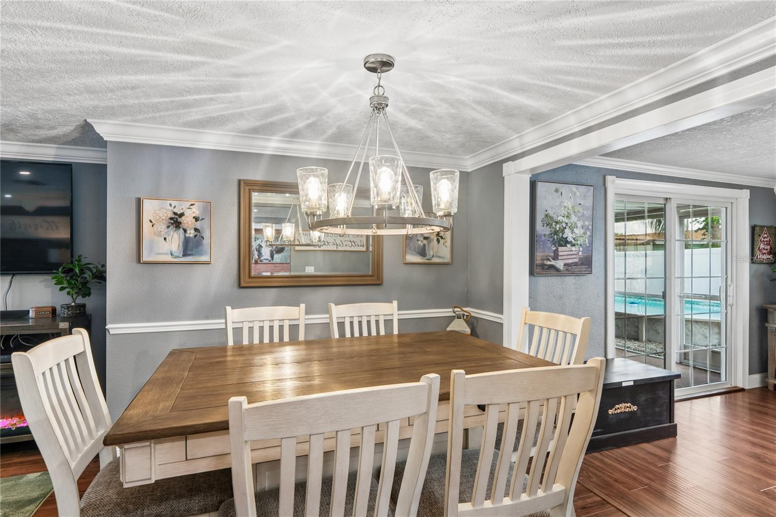 COLONIAL HILLS - Residential