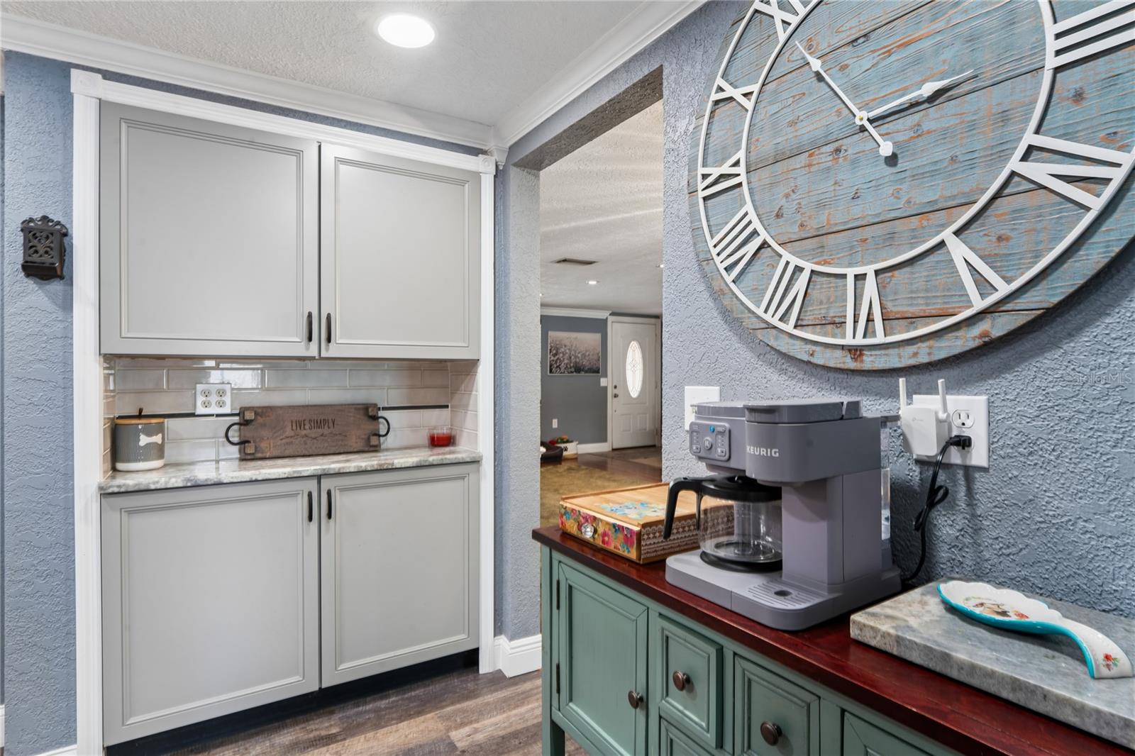 COLONIAL HILLS - Residential