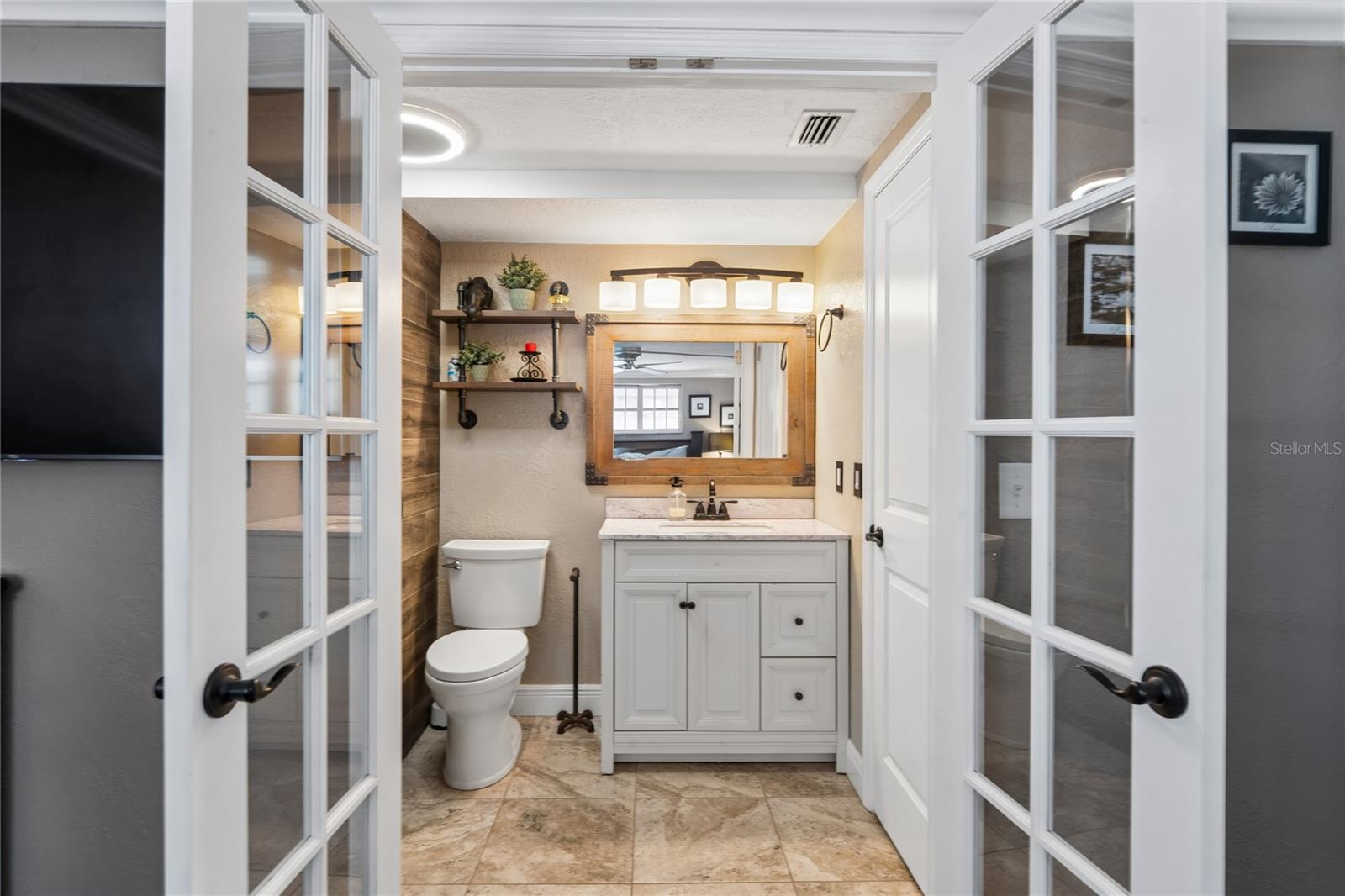 COLONIAL HILLS - Residential