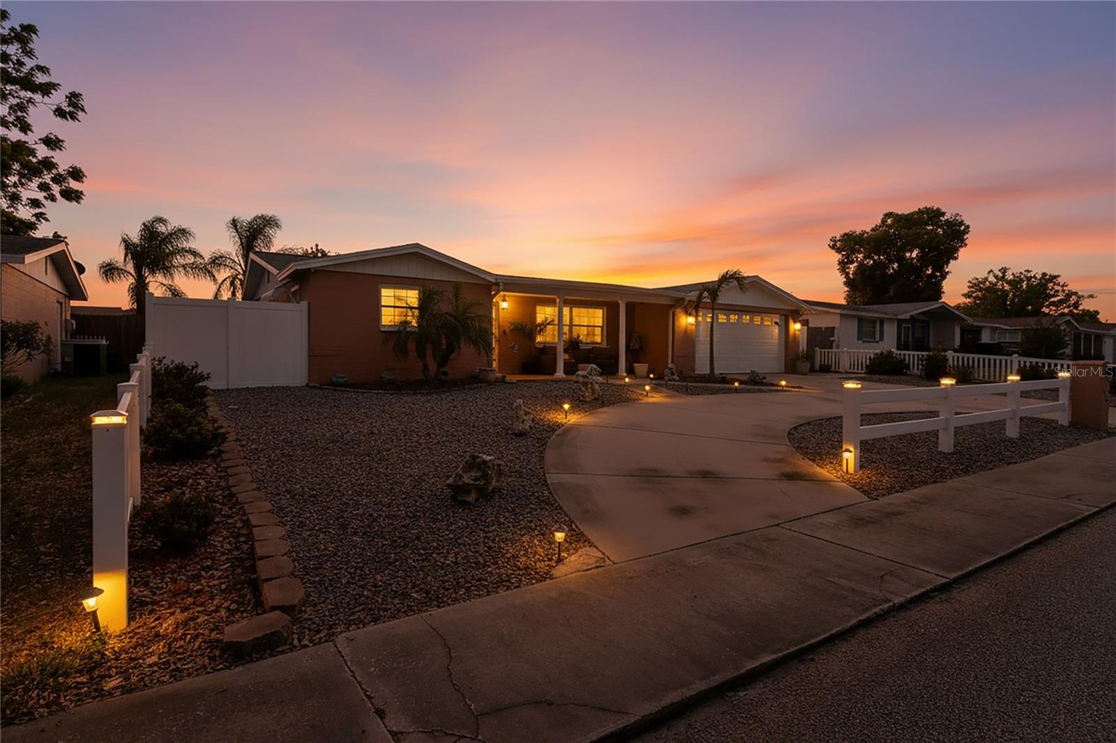 COLONIAL HILLS - Residential