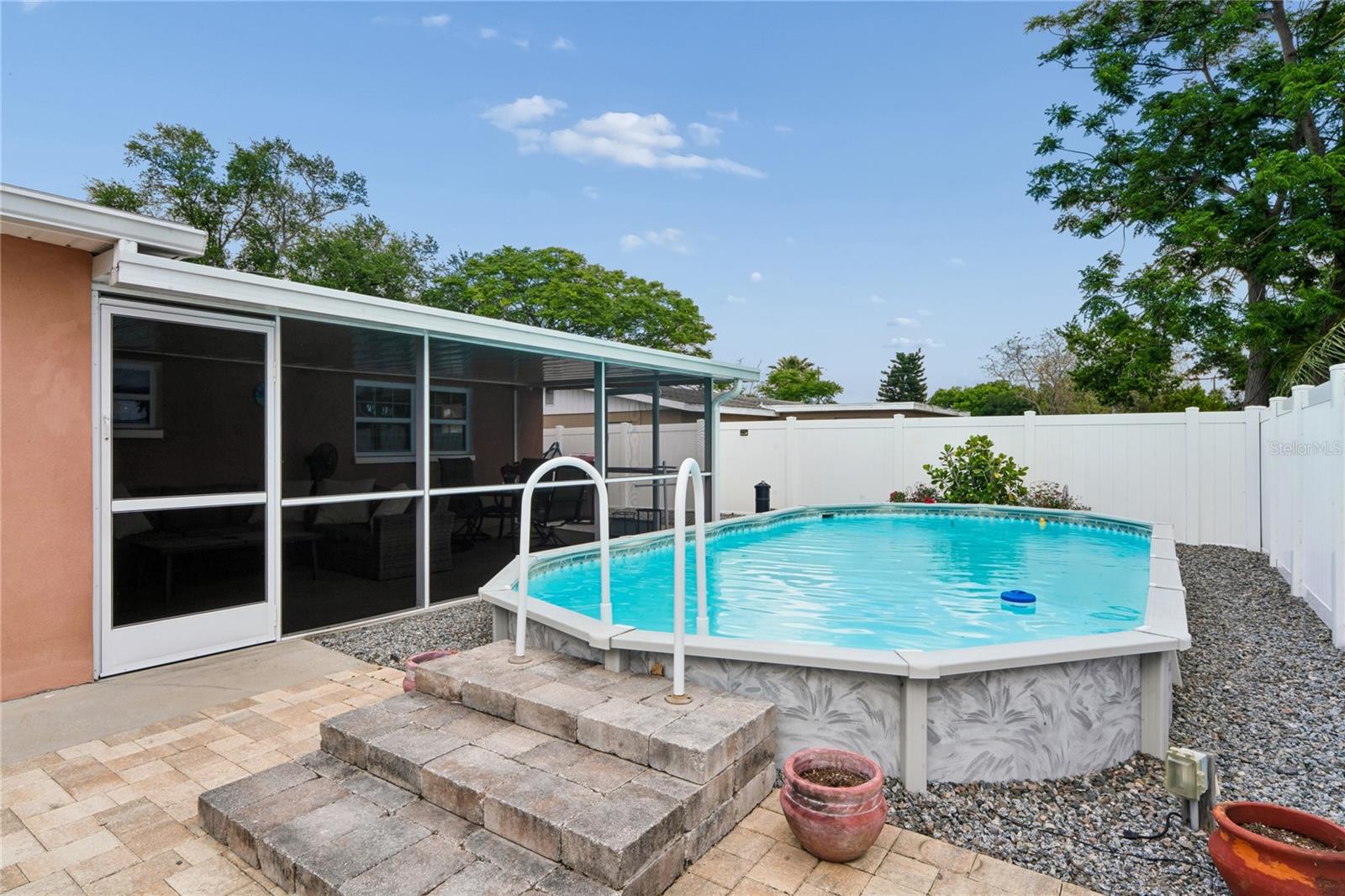 COLONIAL HILLS - Residential