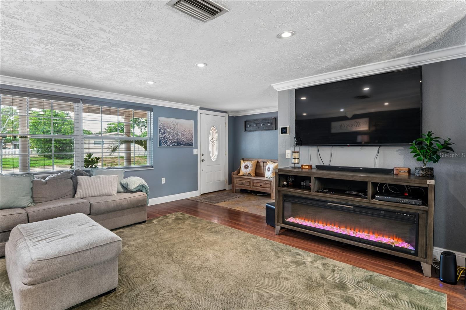 COLONIAL HILLS - Residential