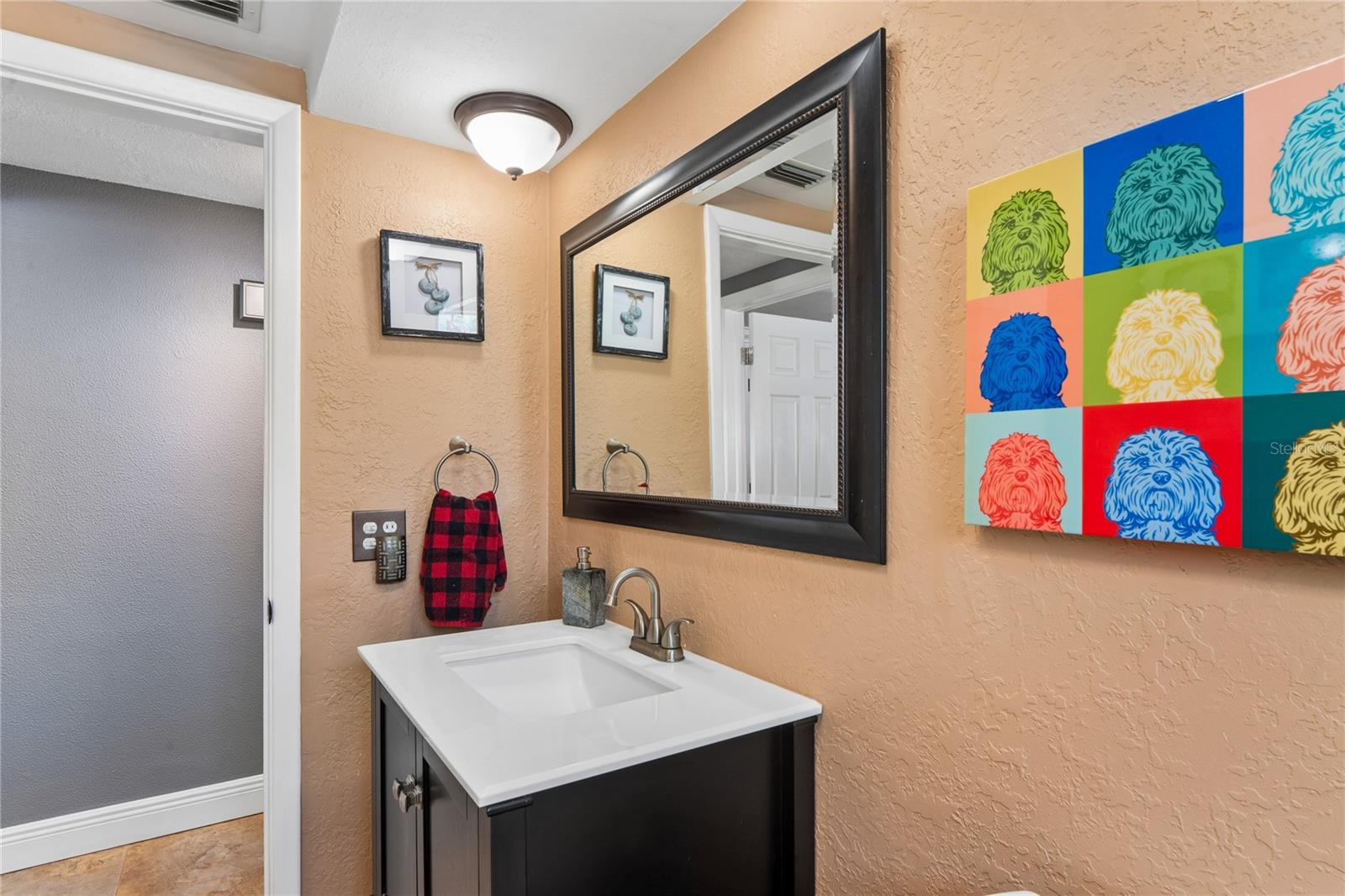 COLONIAL HILLS - Residential