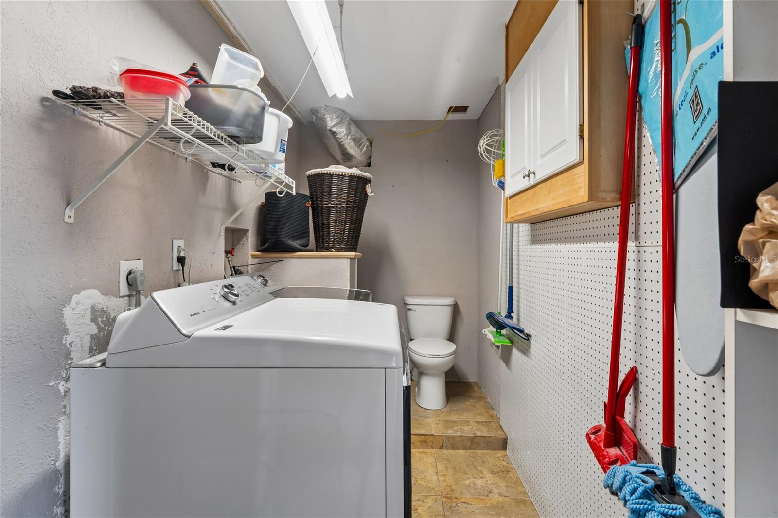 COLONIAL HILLS - Residential