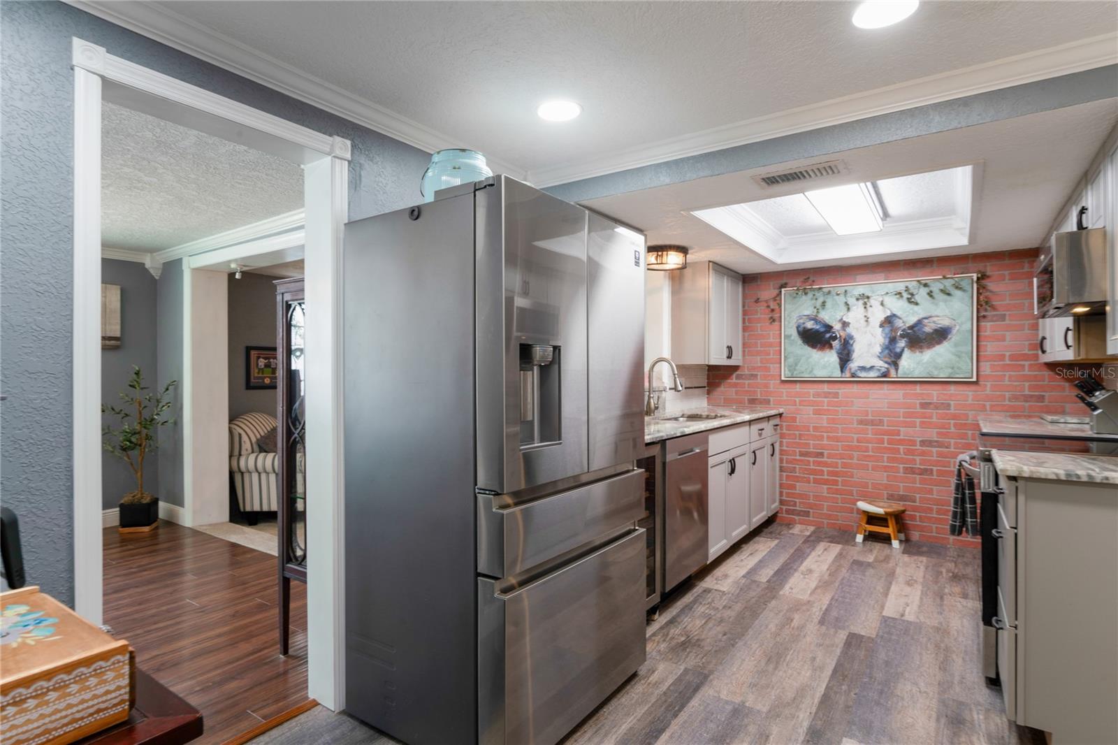 COLONIAL HILLS - Residential