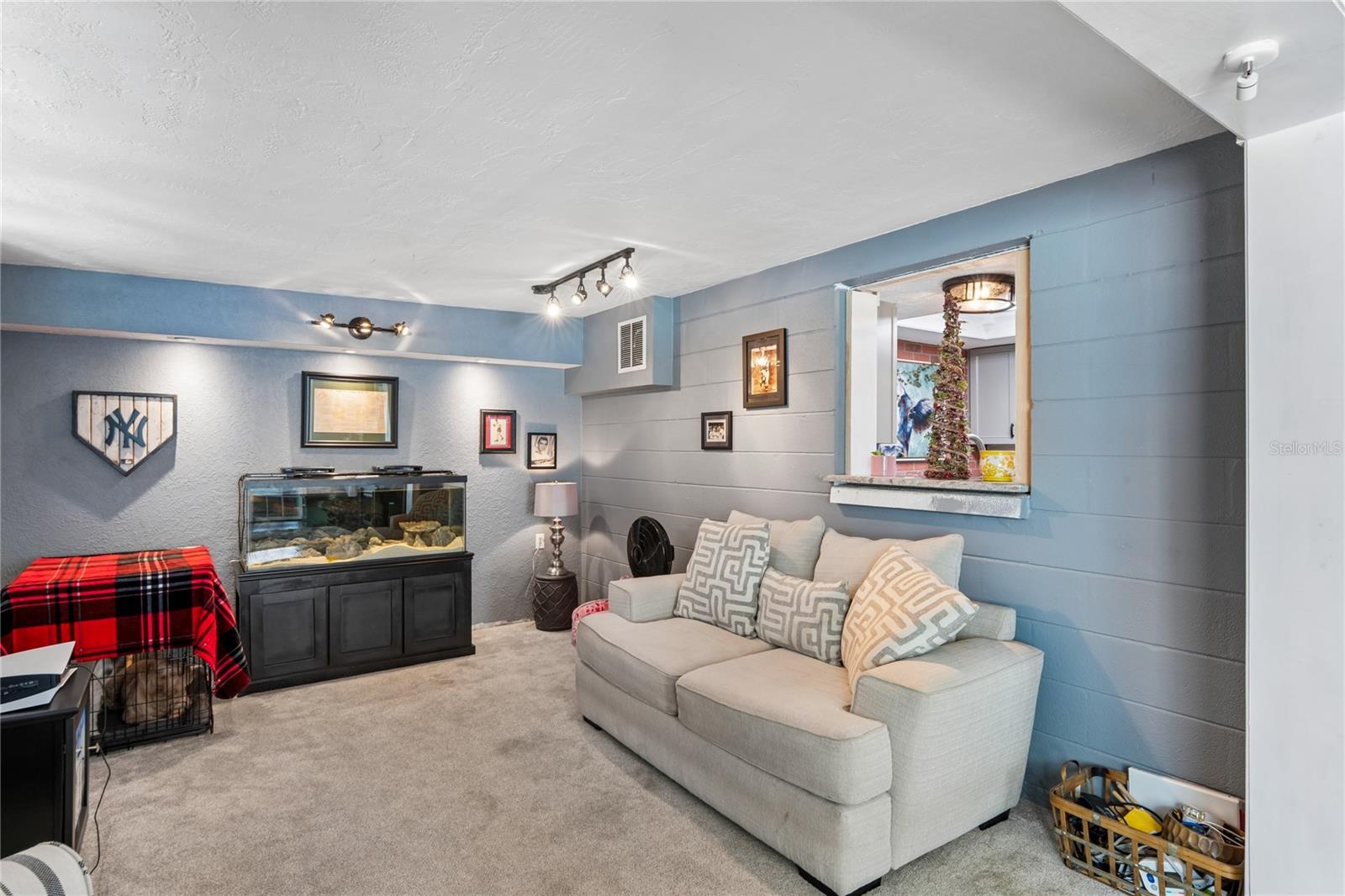 COLONIAL HILLS - Residential