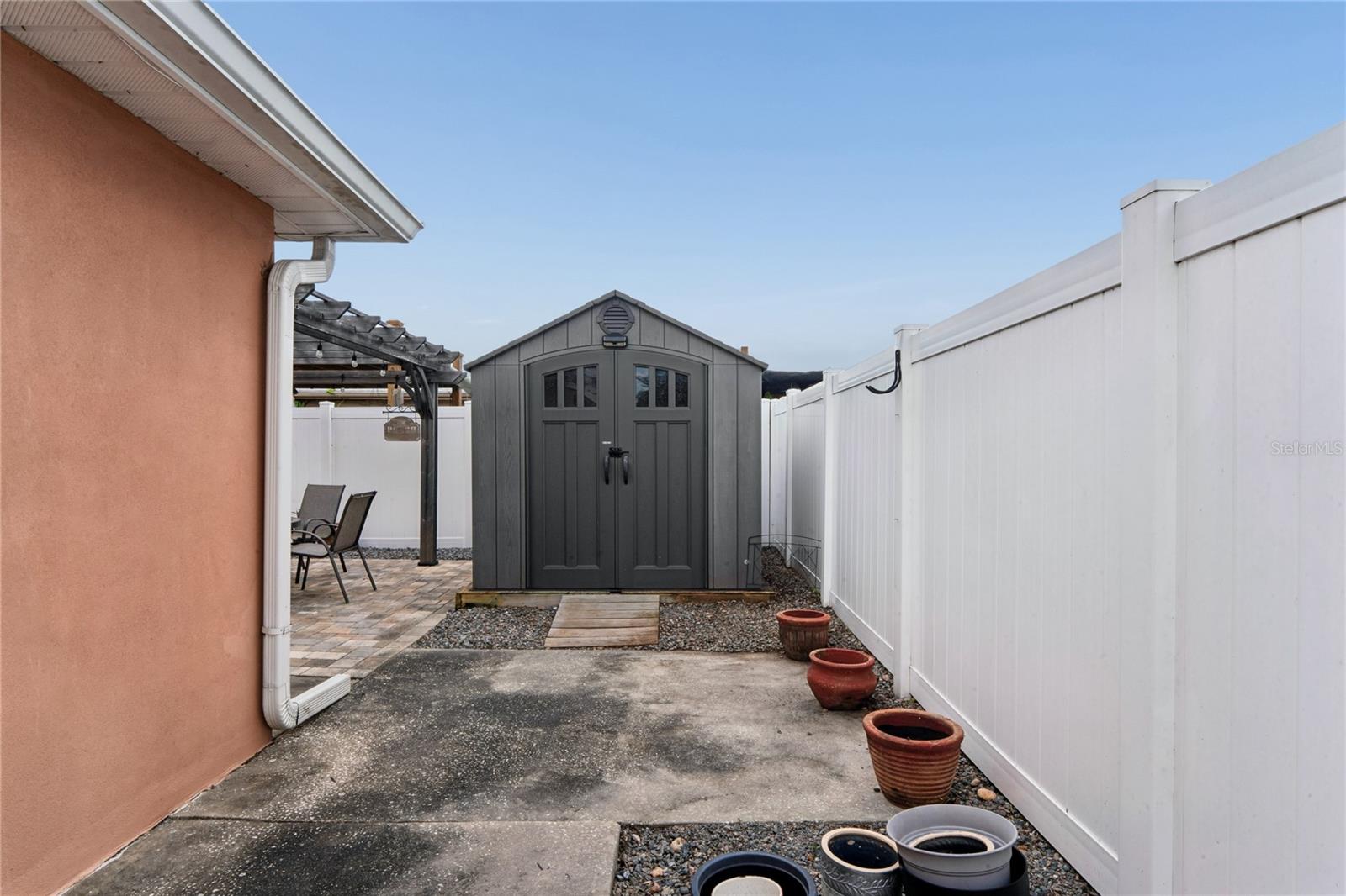 COLONIAL HILLS - Residential