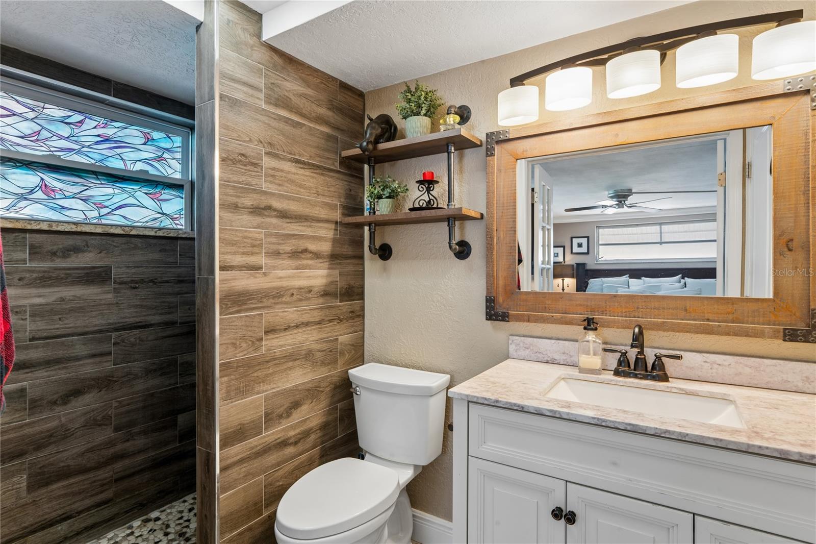 COLONIAL HILLS - Residential