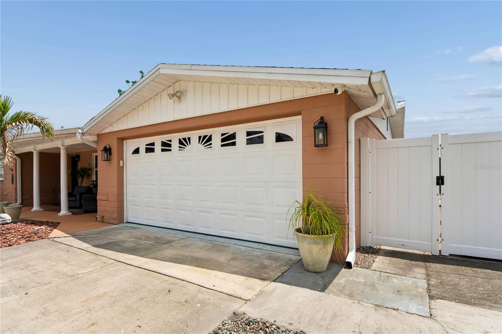 COLONIAL HILLS - Residential