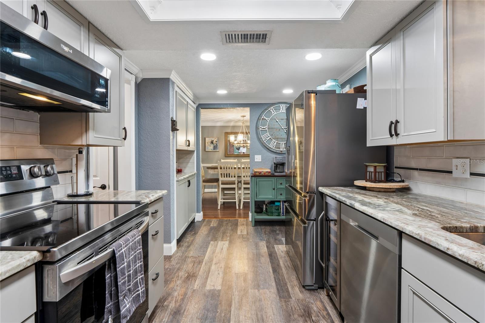 COLONIAL HILLS - Residential