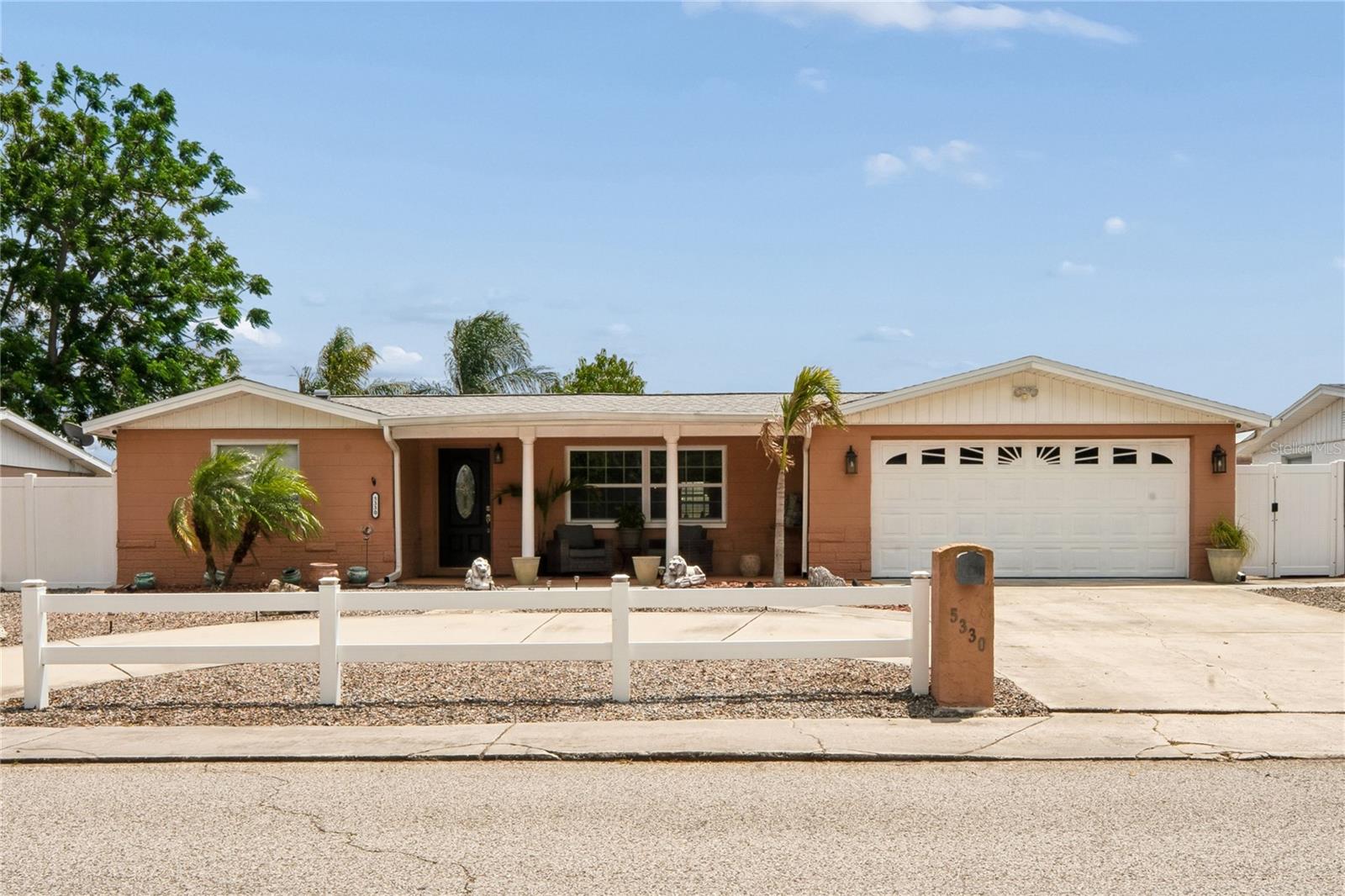 COLONIAL HILLS - Residential