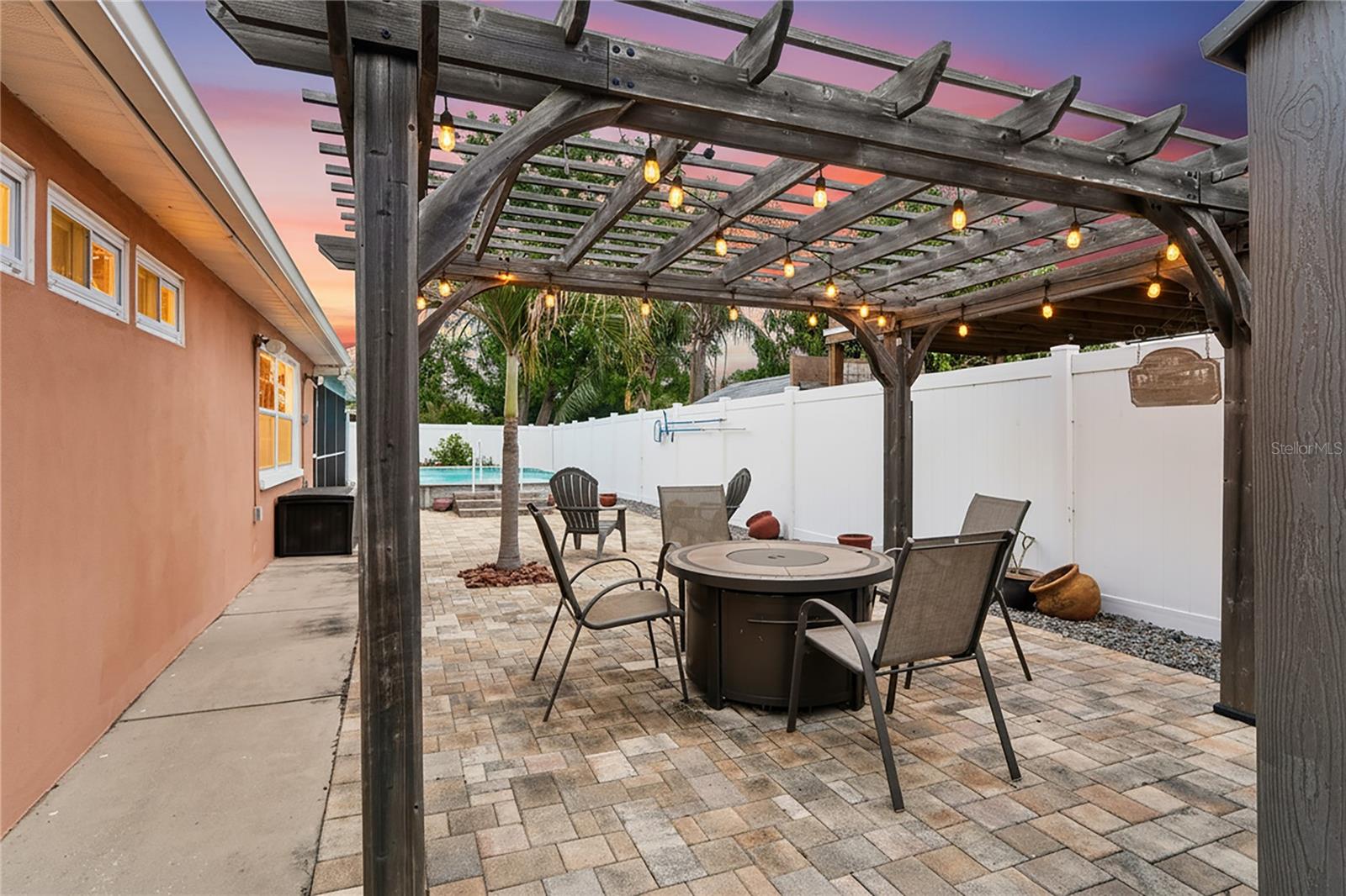 COLONIAL HILLS - Residential