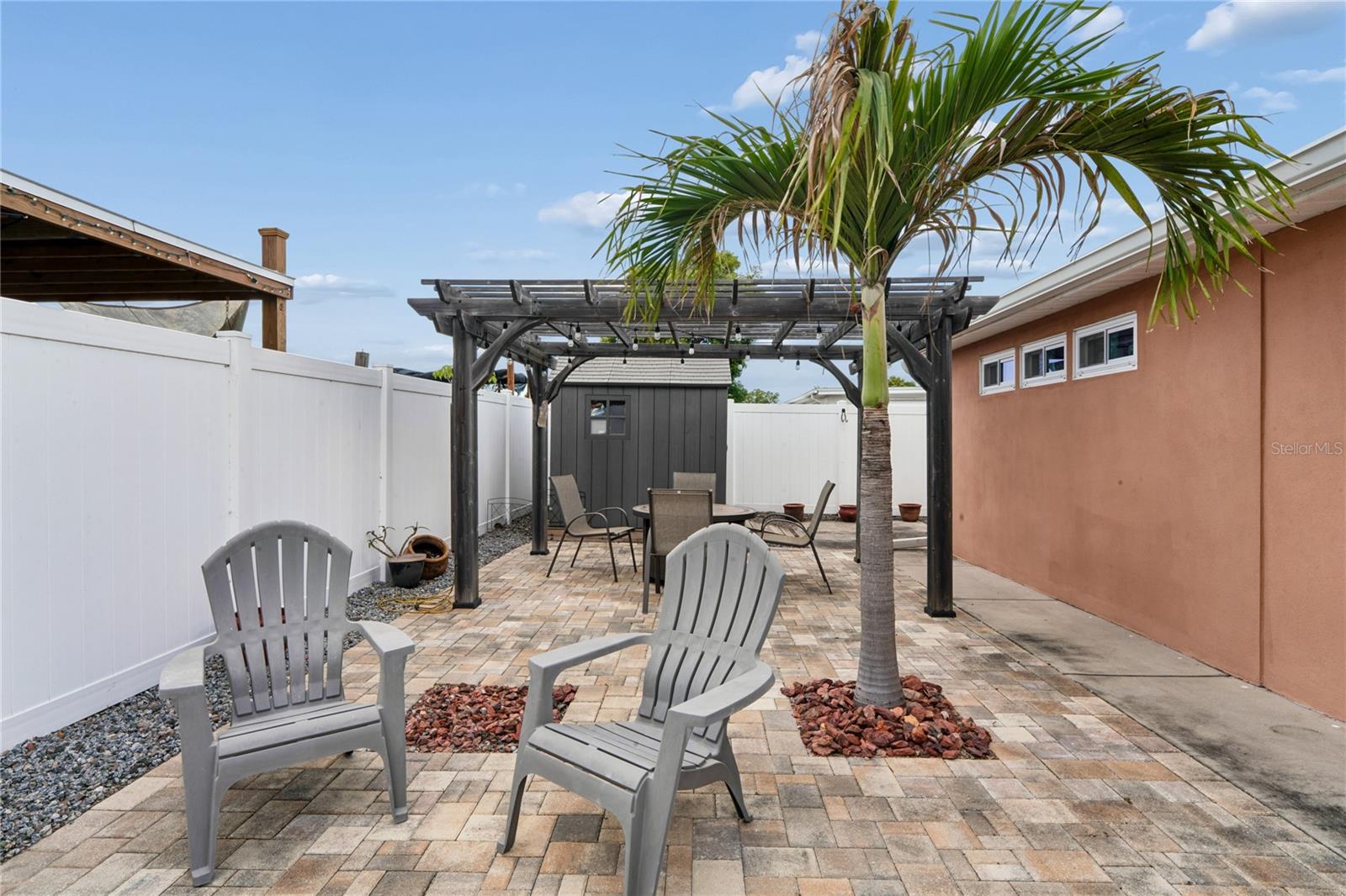 COLONIAL HILLS - Residential