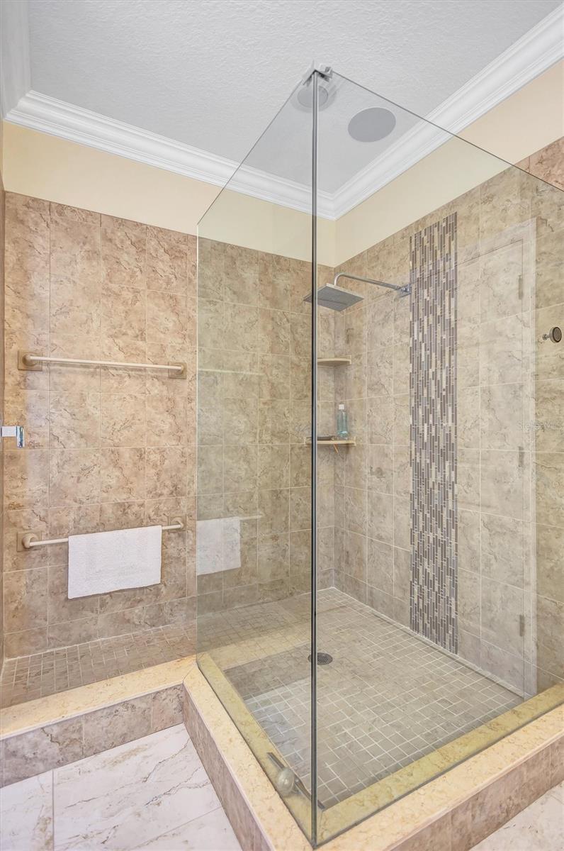 RIVERCREST - Residential