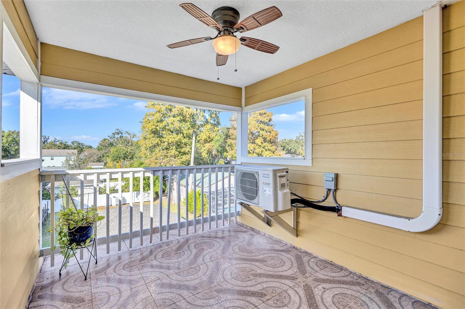 RIVERCREST - Residential