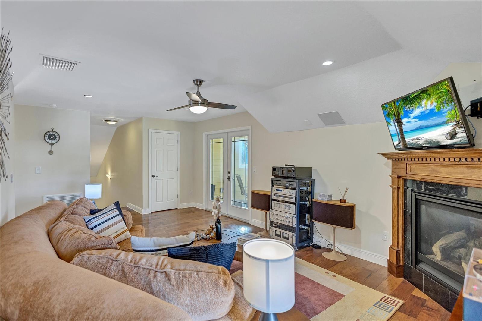 RIVERCREST - Residential