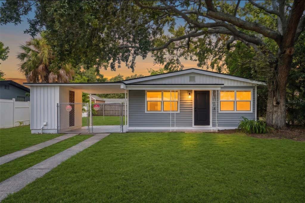 Photo of 4406 W Wallace Avenue, Tampa, FL 33611 (MLS # TB8538154)