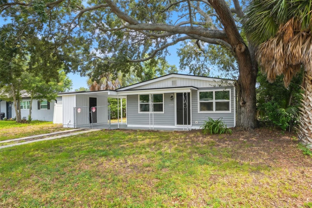 Photo of 4406 W Wallace Avenue, Tampa, FL 33611 (MLS # TB8538154)
