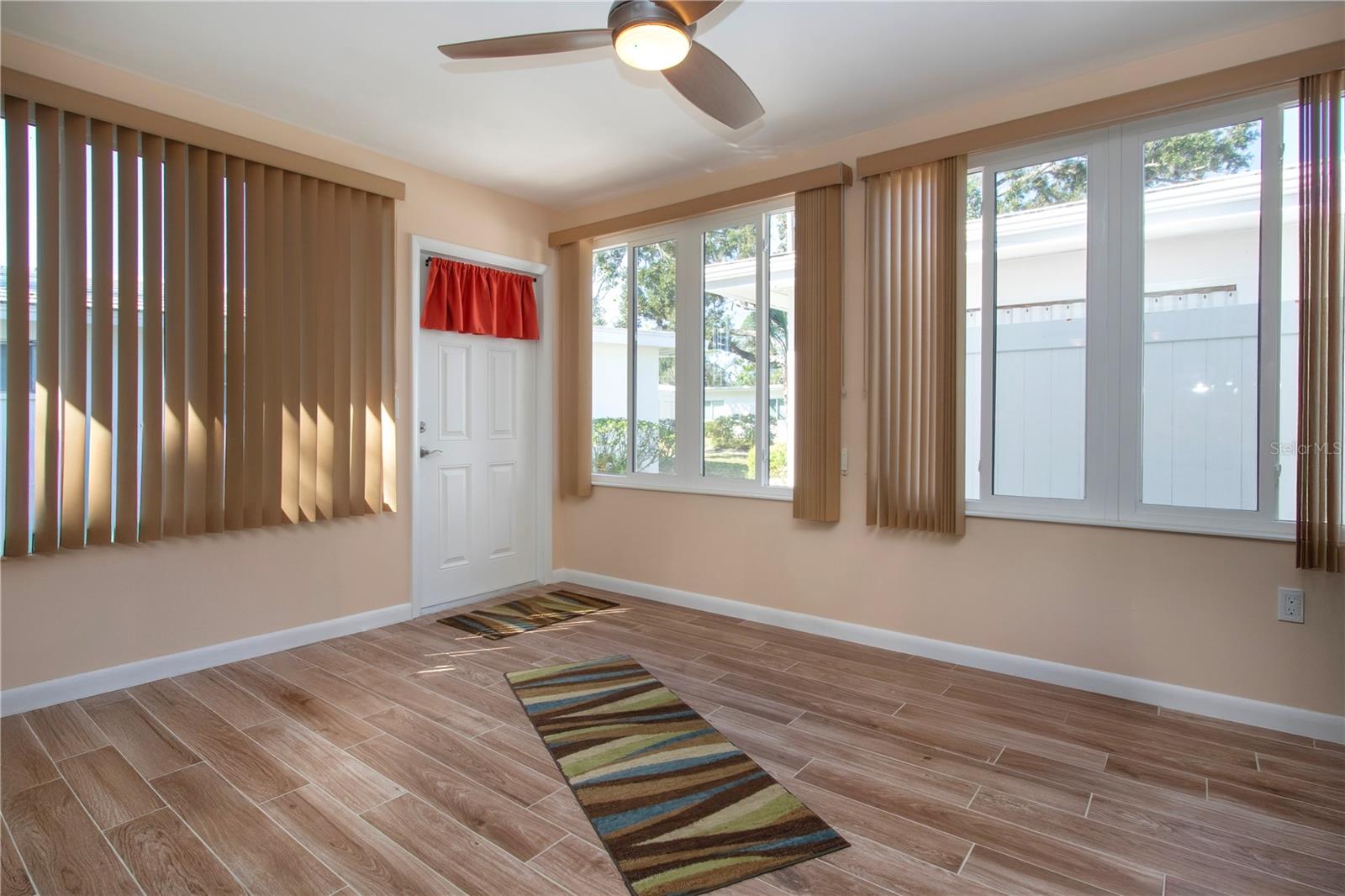 STRATHMORE VILLA'S - Residential