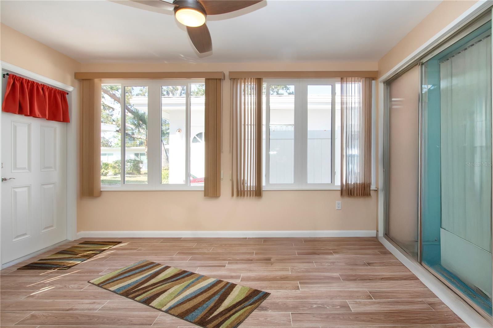 STRATHMORE VILLA'S - Residential