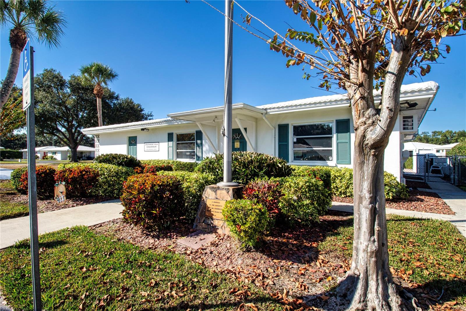 STRATHMORE VILLA'S - Residential