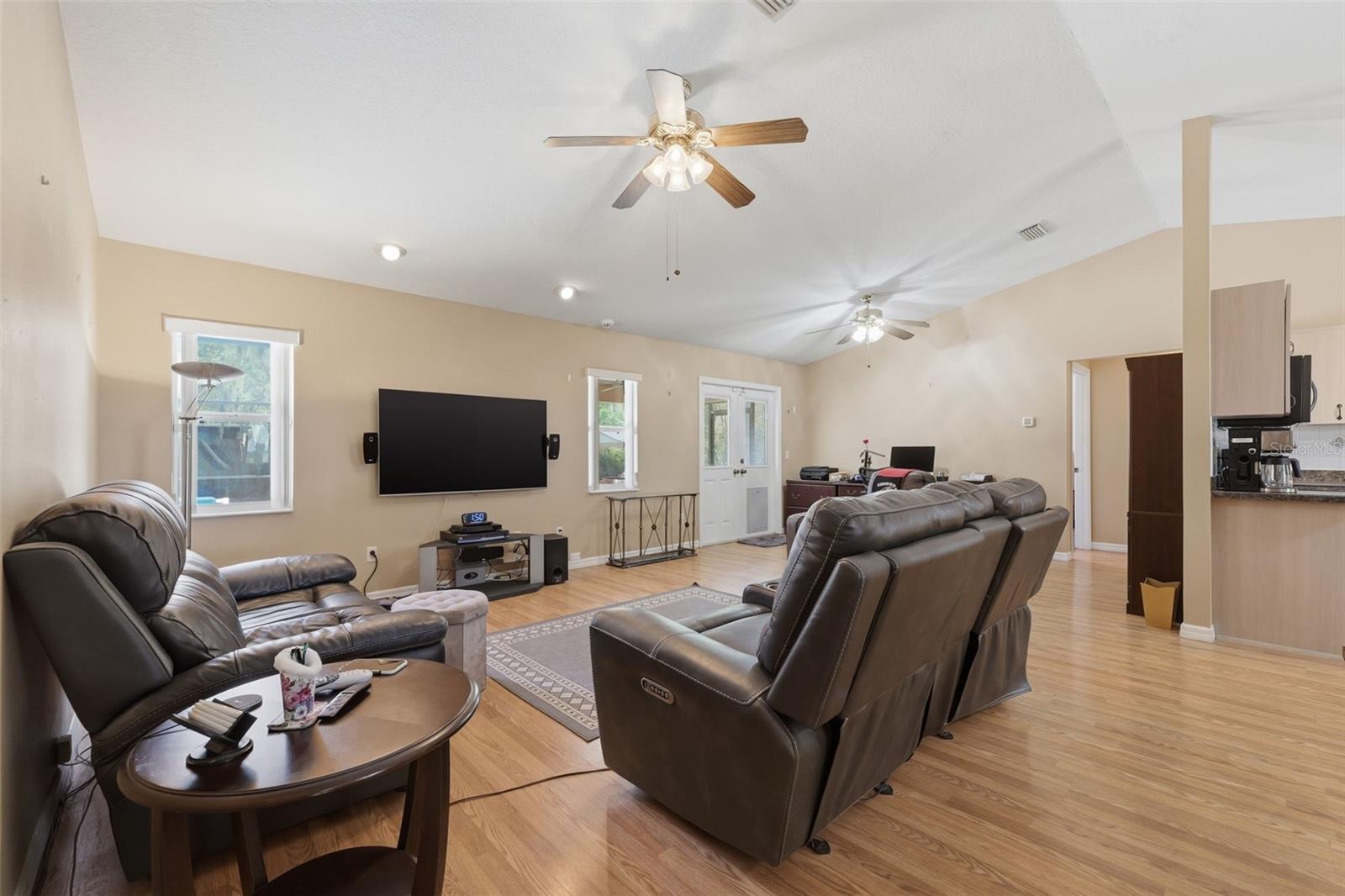 ROLLING HILLS UN 01 - Residential