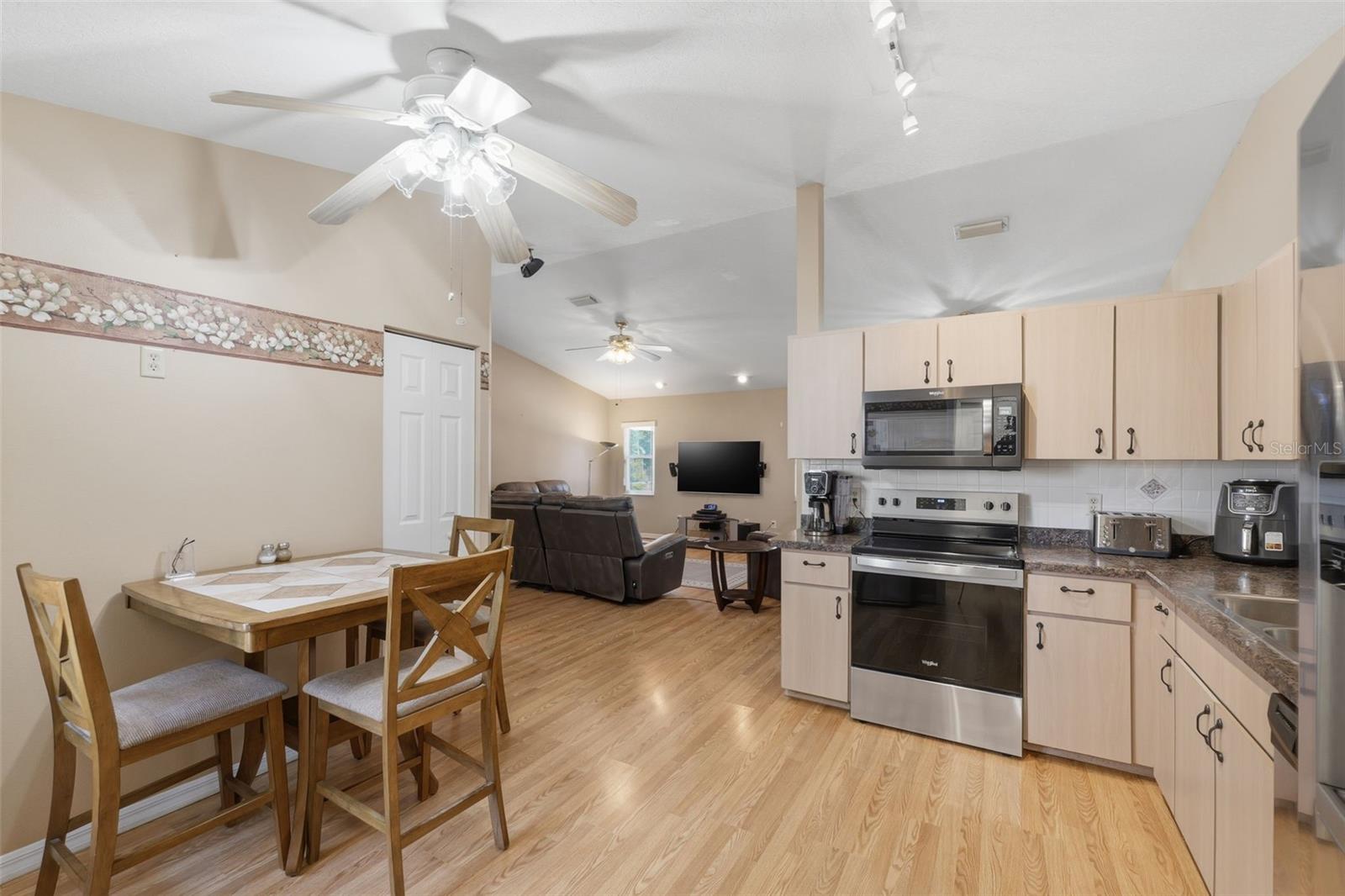 ROLLING HILLS UN 01 - Residential