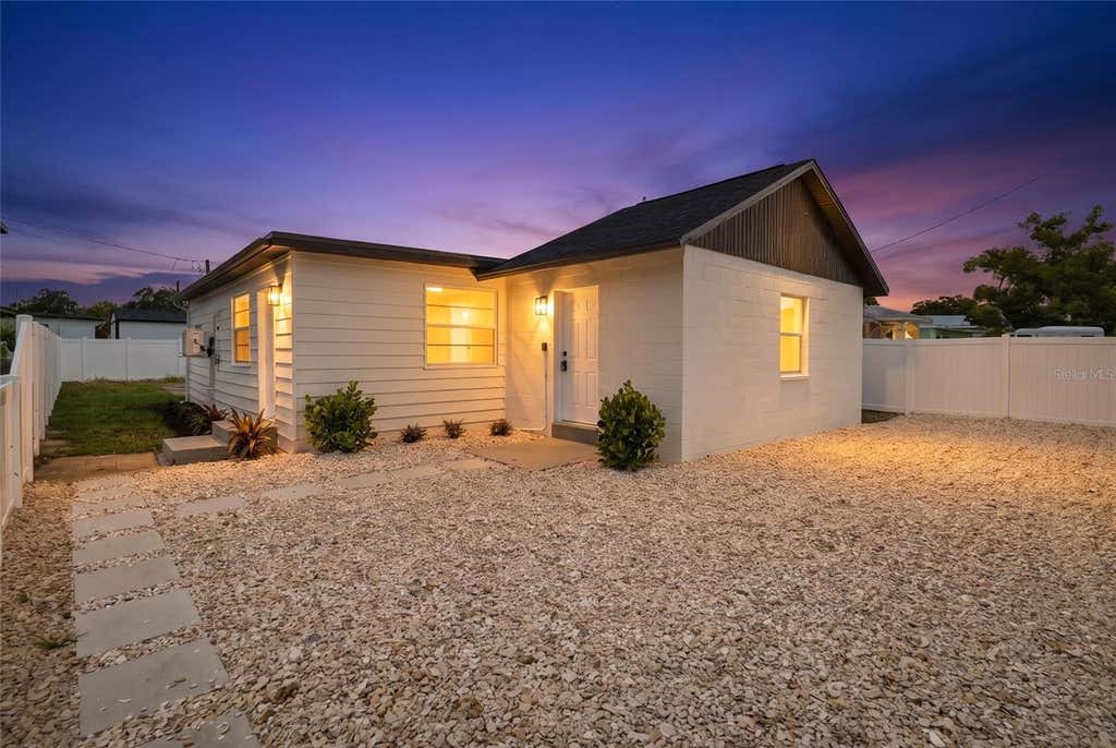 Photo of 3923 W Flora Street, Tampa, FL 33614 (MLS # TB8529364)