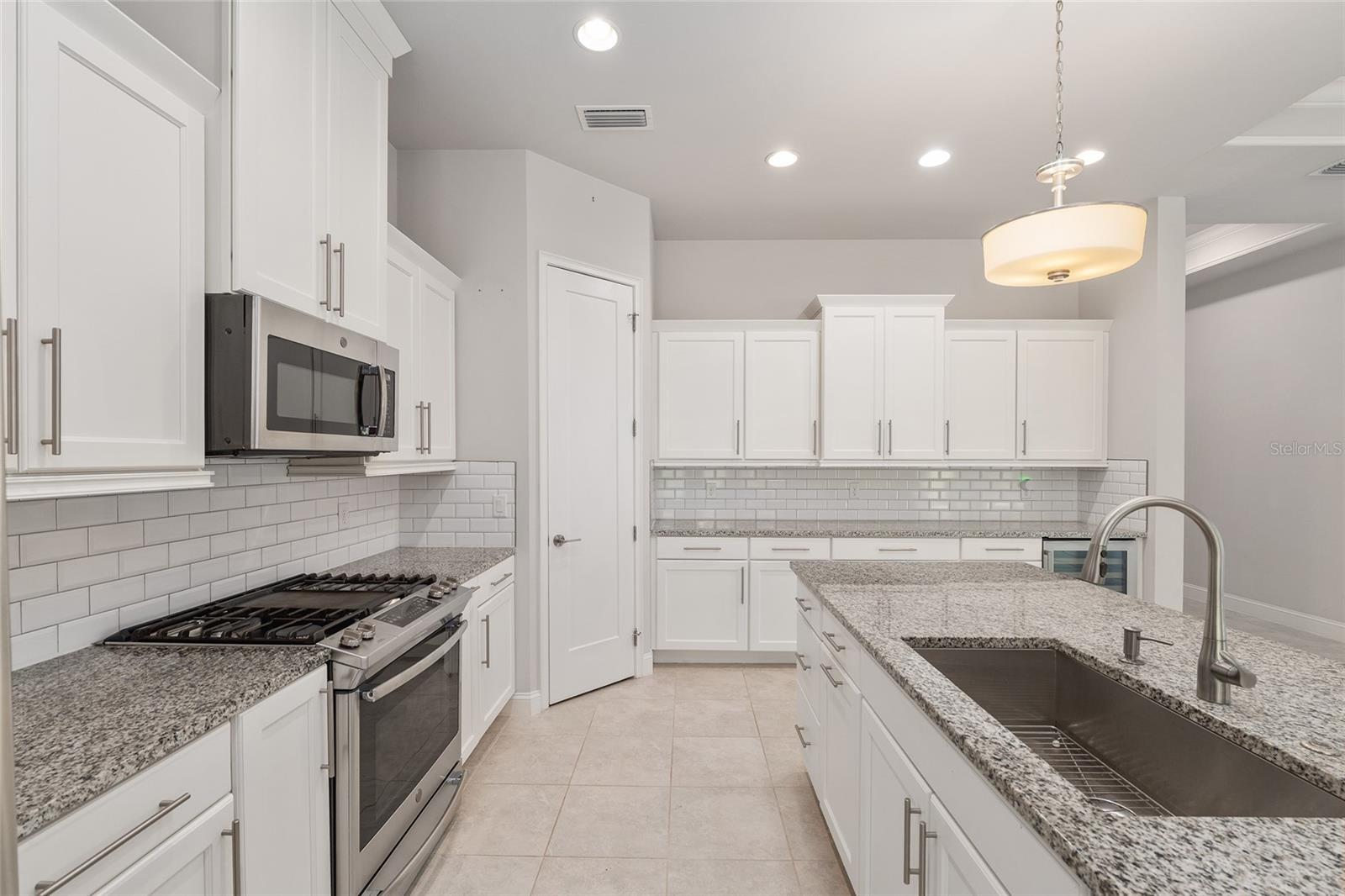 OAKMONT PH 2 PB 32 PG 30 - Residential