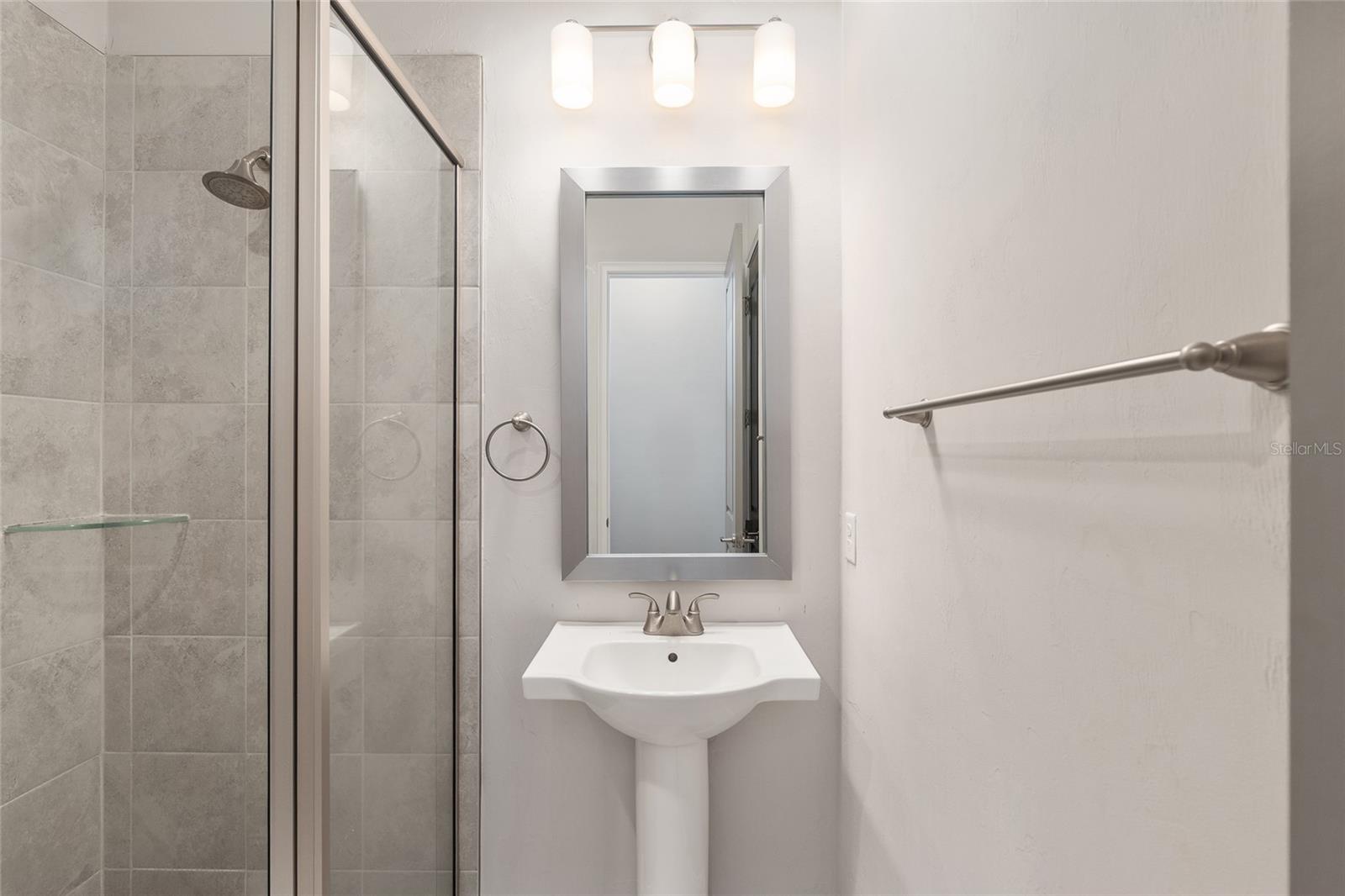 OAKMONT PH 2 PB 32 PG 30 - Residential