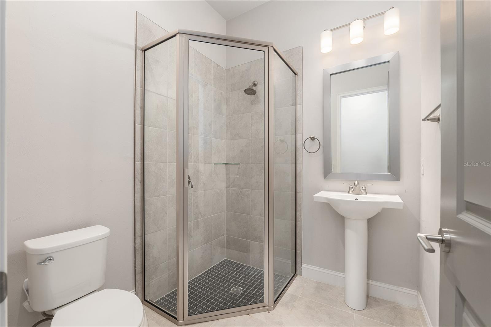 OAKMONT PH 2 PB 32 PG 30 - Residential