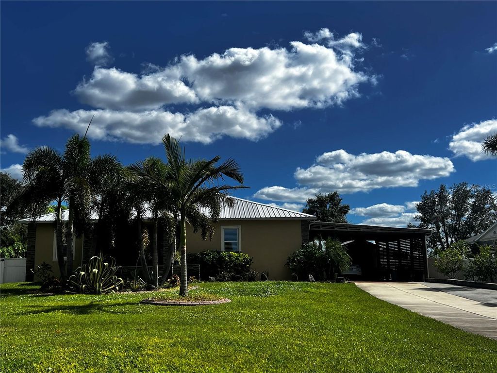 Photo of 2628 River Bend Drive, Ruskin, FL 33570 (MLS # J994526)