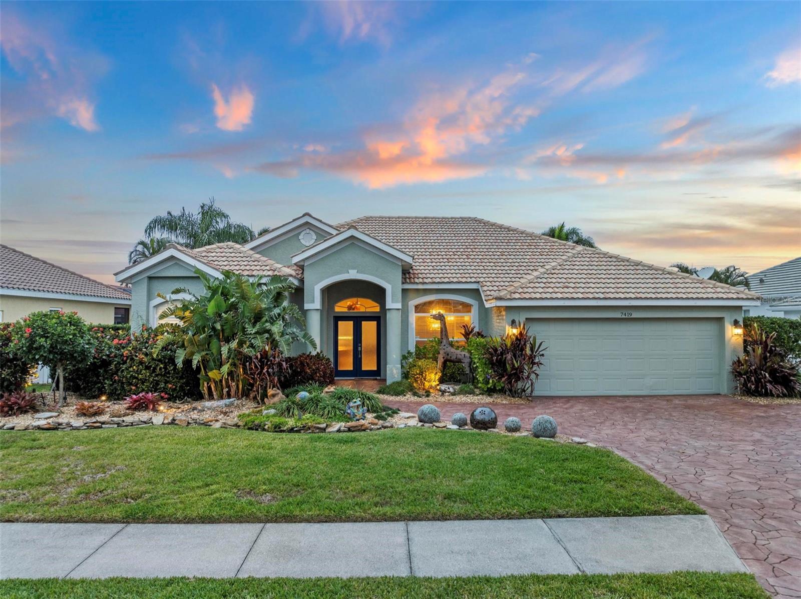 SELLER OFFERING CONCESSIONS!! PRICE IMPROVEMENT!! Welcome to your dream oasis! This stunning 3-bedroom, 3-bathroom home has been recently renovated to give a perfect blend of modern elegance and outdoor living. Step inside to discover an inviting open floor plan with spacious living areas filled with natural light. The gourmet kitchen boasts high-end appliances and a large island, perfect for entertaining.
Retreat to the luxurious master suite featuring an en-suite bathroom with dual vanities and a walk-in shower. Each additional bedroom offers ample space and comfort, making this home ideal for families or guests.
But the real highlight awaits outside! Dive into your sparkling pool on hot summer days, or enjoy al fresco dining in your fully equipped outdoor kitchen. Plus, the dedicated in-home office provides a quiet space for productivity without sacrificing style.
Don’t miss this rare opportunity to own a beautifully renovated home with all the amenities you’ve been dreaming of!
This elegant home is less than 25 minutes away from St. Armands Circle and Siesta Key Beach.
