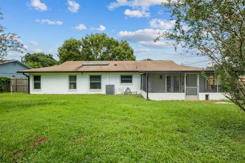 A home in LAKELAND