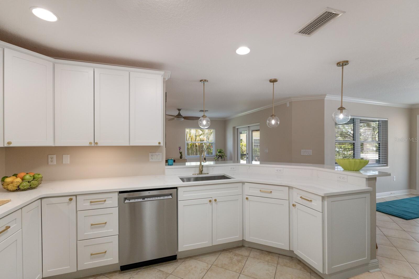 HOLMES BEACH 33RD UNIT - Residential