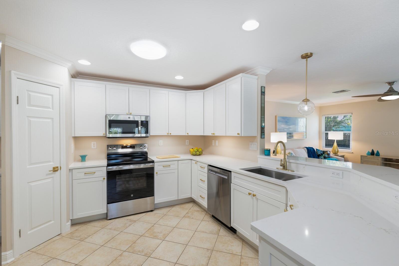 HOLMES BEACH 33RD UNIT - Residential