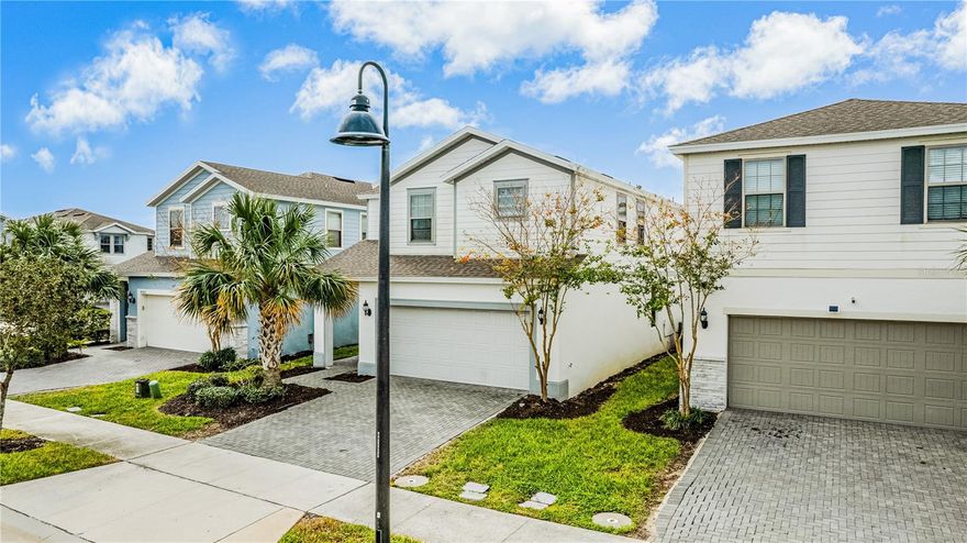 Beautiful vacation home, fully furnished, ready to start your rental business. Kissimmee's most desirable resort communities. Near Disney parks, major roads, restaurants and shops. Clubhouse with resort-style pool, lazy river, gym, bar, sports courts & more.