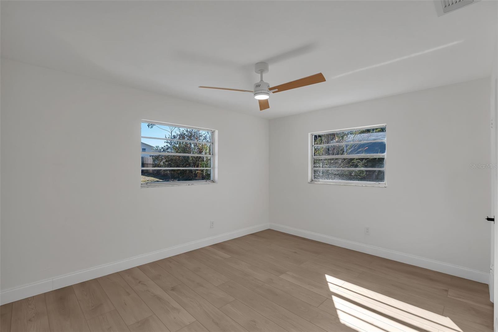 GLENN OAKS - Residential Lease