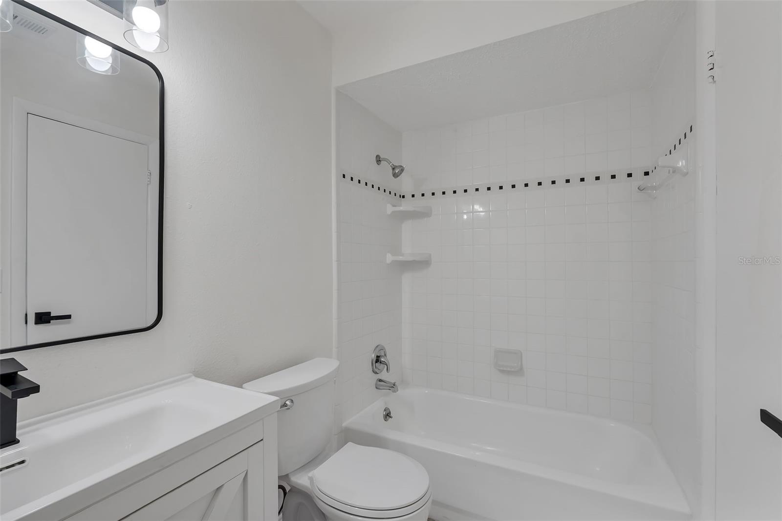 GLENN OAKS - Residential Lease